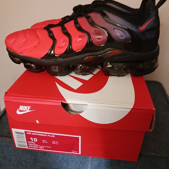 Nike Air Vapormax Plus - Picture 3 of 10